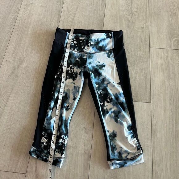 Lululemon Stop At Nothing Crop Black / Mini Blooming Pixie Aquamarine Multi size - Picture 2 of 10